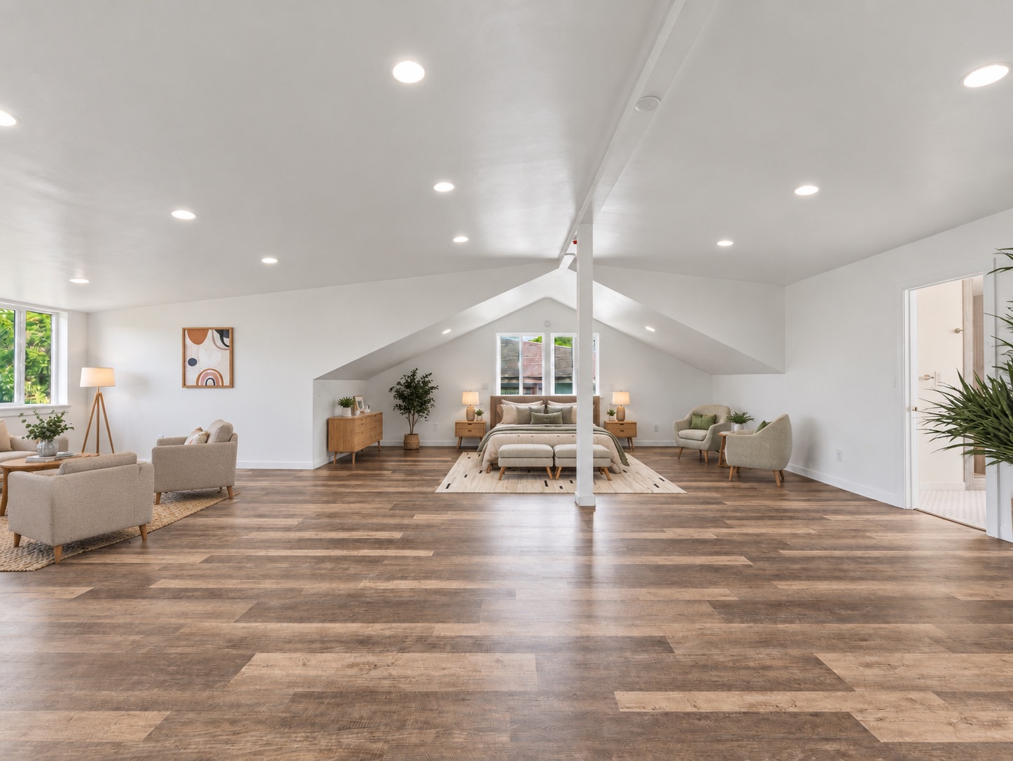 Primary suite with vaulted ceiling and bedroom nook